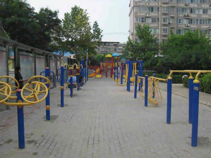 小區(qū)廣場(chǎng)戶(hù)外健身路徑安裝